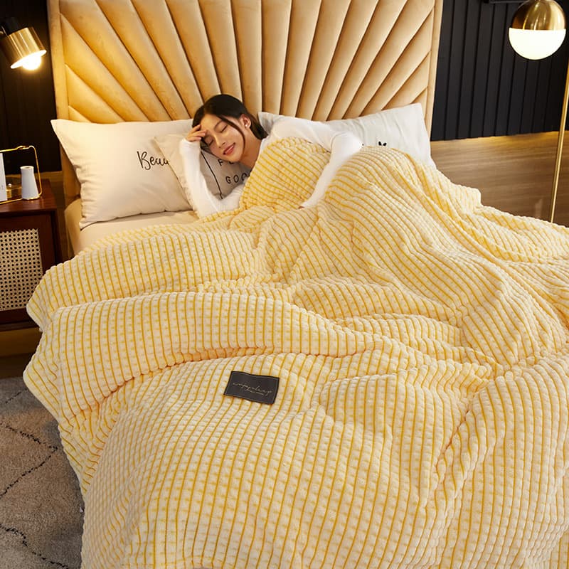Blankets Wholesale Office Nap Blanket Coral Fleece Blanket Flannel Small Blanket Air Conditioning Blanket Gift Sofa Cover Blanket 3