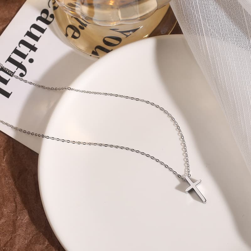 Smooth polished 18k gold cross necklace pendant clavicle chain women's high-end necklace titanium steel stainless steel 4