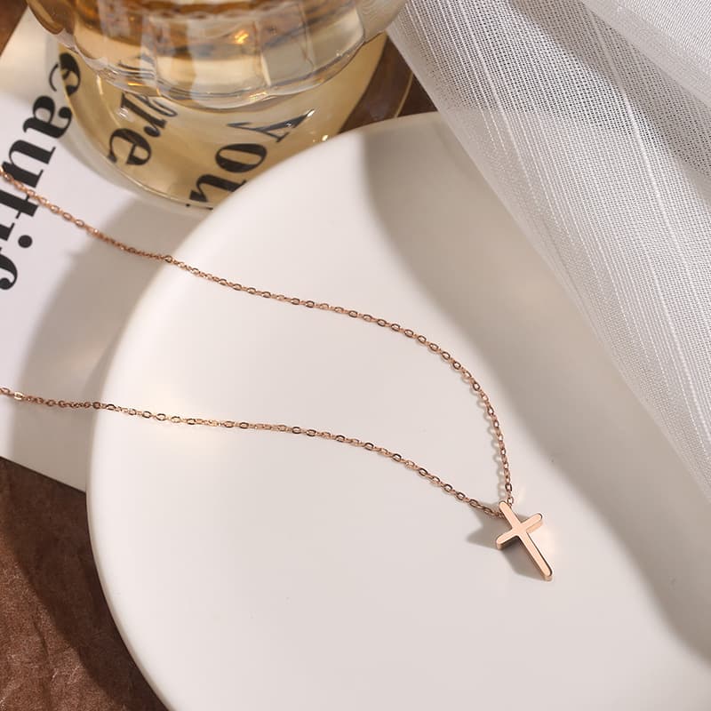 Smooth polished 18k gold cross necklace pendant clavicle chain women's high-end necklace titanium steel stainless steel 5