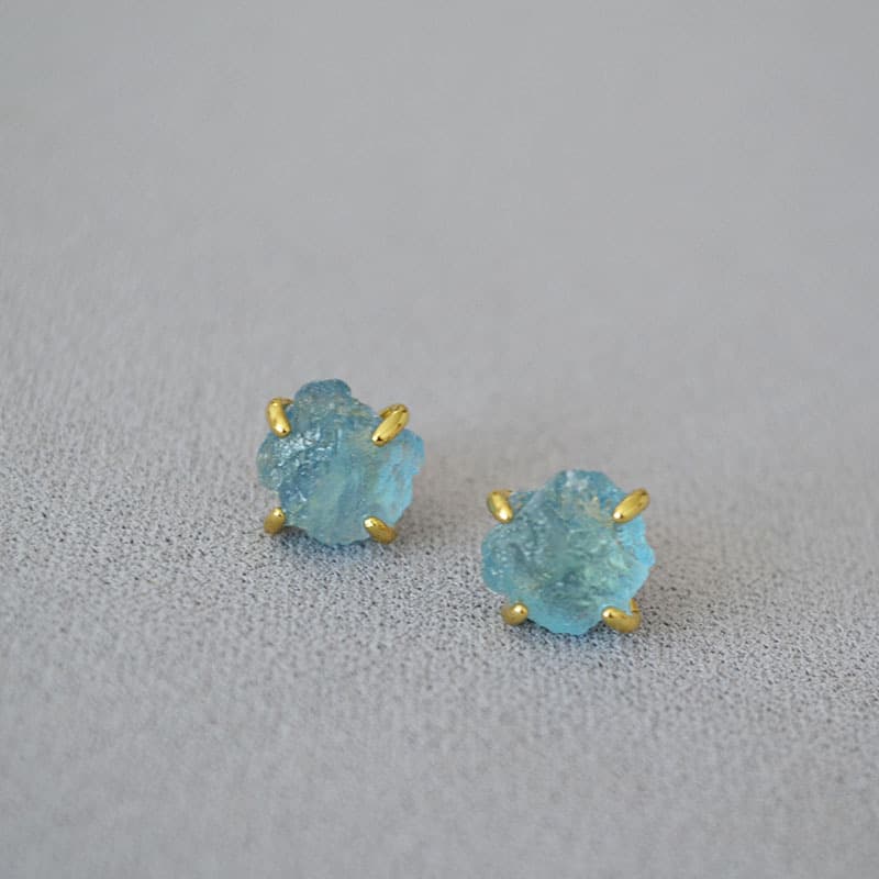Small luxury light luxury brass gold-plated four-prong inlaid irregular raw stone aquamarine amethyst 925 silver needle stud earrings for women 3