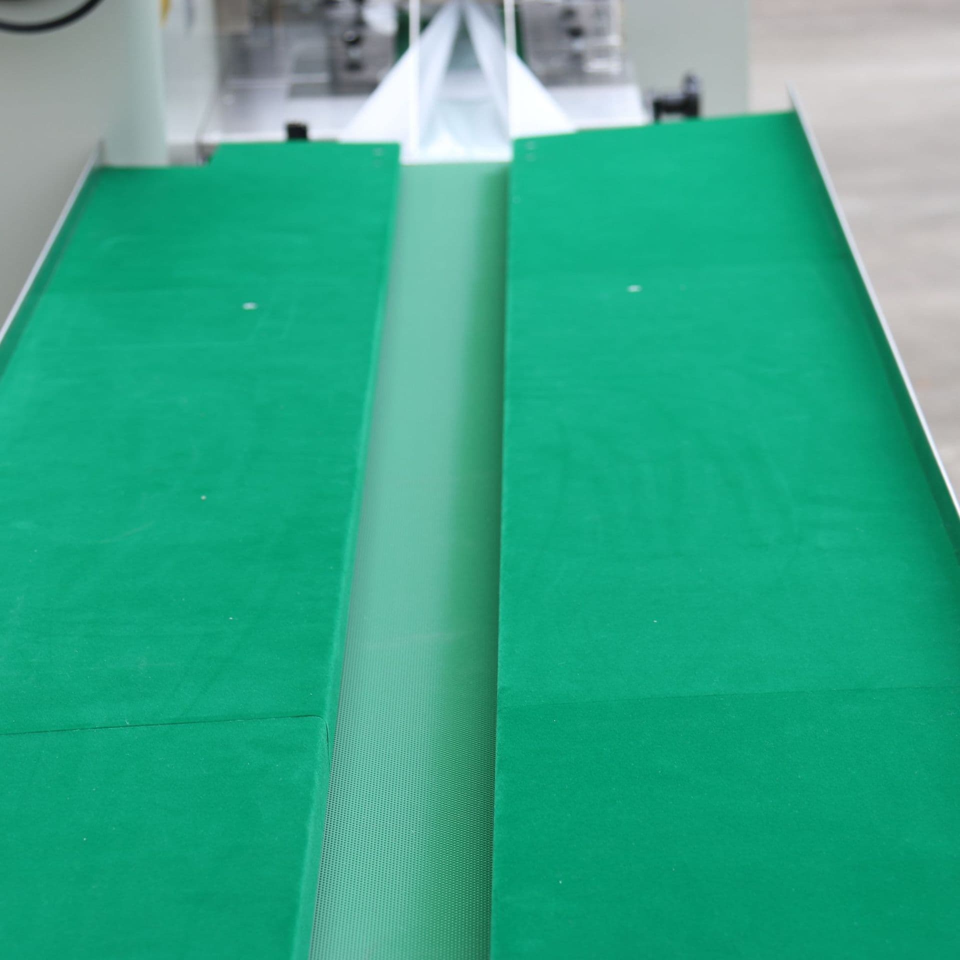 Fully automatic servo packaging machine supplies electrical appliances power cord packaging machine electronic products USB data cable packaging machine 5