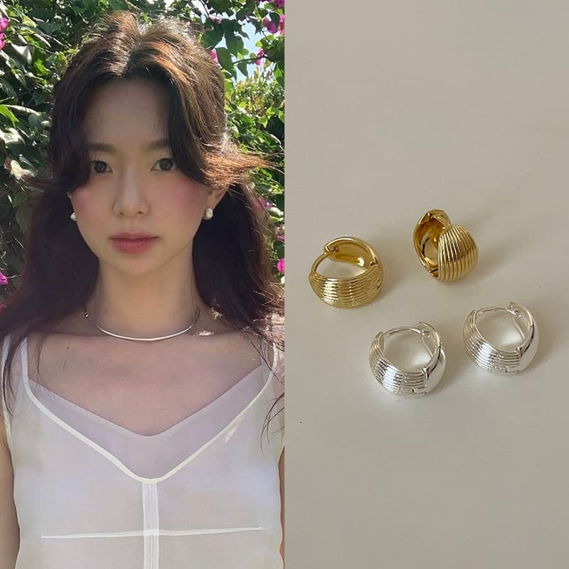 Korean blogger fever has the same style of shell pattern plain hoop earrings for women, simple, personalized, fashionable and versatile earrings. 3
