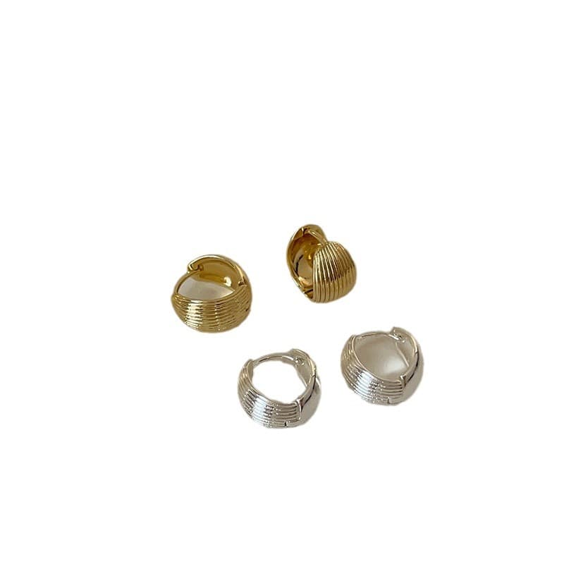 Korean blogger fever has the same style of shell pattern plain hoop earrings for women, simple, personalized, fashionable and versatile earrings. 6