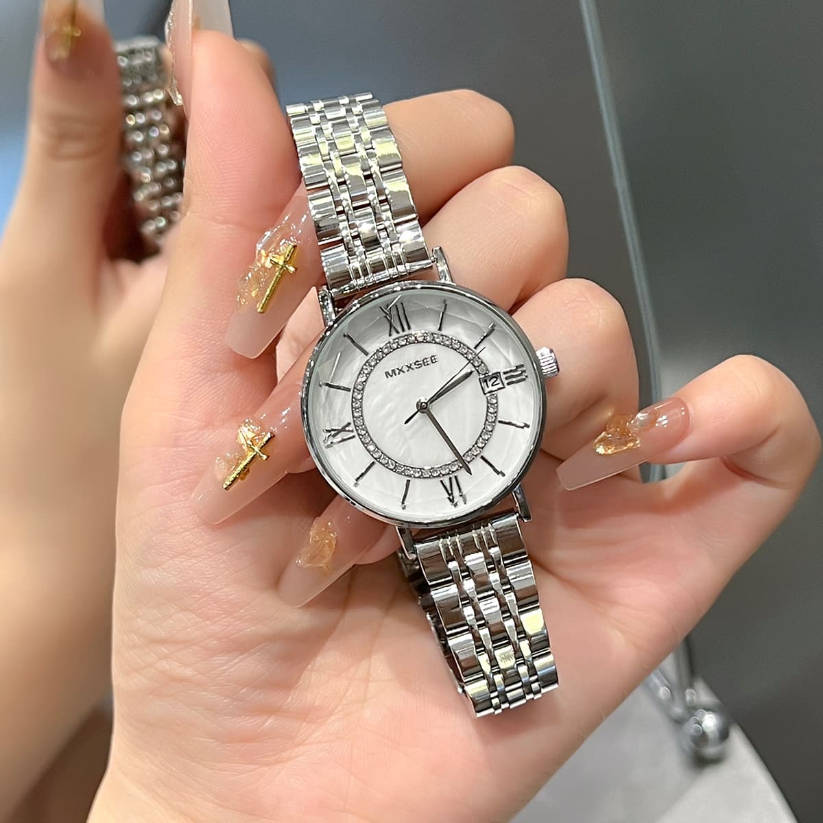 Douyin's popular Gypsophila watch for women, elegant and fashionable rhinestone Ferris wheel quartz watch one piece dropshipping 1