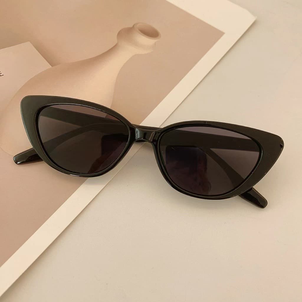 New hot girl style face-showing small sunglasses, retro high-end cat-eye sunglasses, fashion street photography ins, Xiaohongshu style