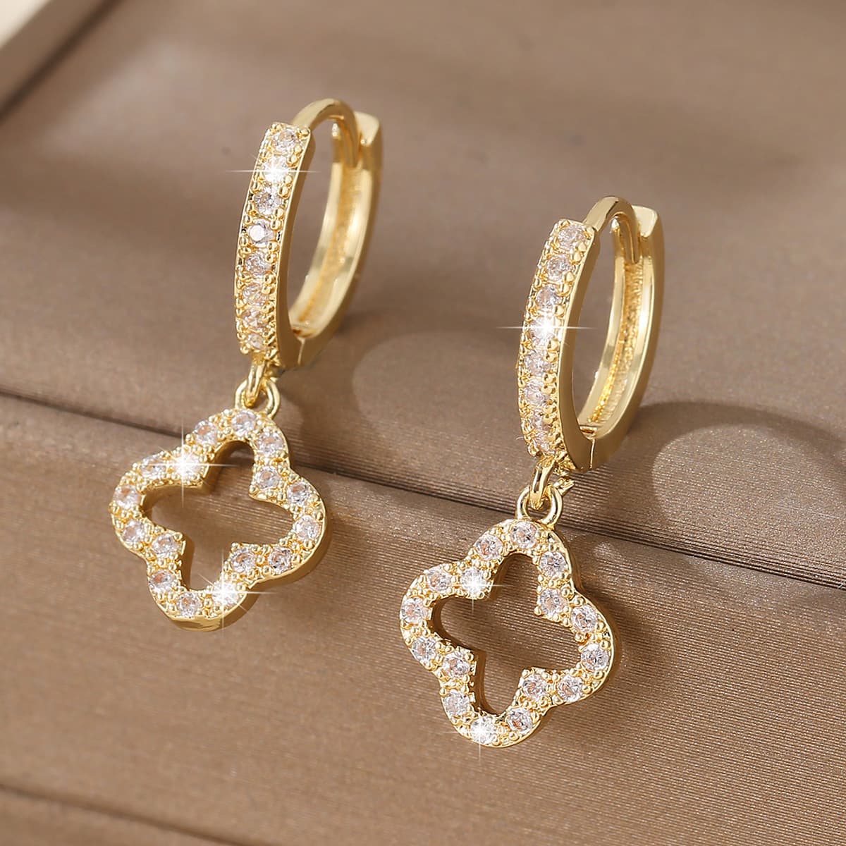 ins trend new simple design fashionable hollow flower earrings Korean style light luxury temperament versatile ear buckle earrings trend 1
