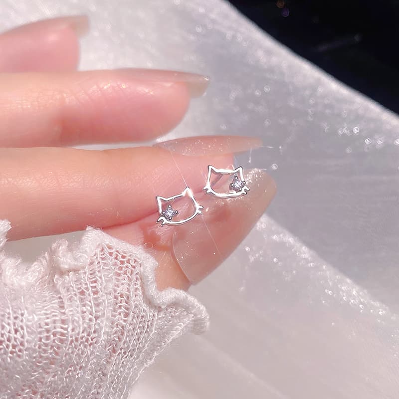 S999 Pure Silver Cat Earrings for Women, Cute, Sweet Girl Style, Nourishing Ear Holes, Exquisite and Small Earrings for Women. 2