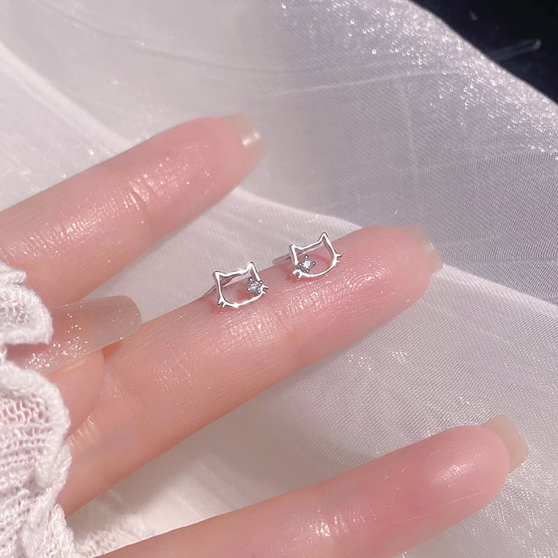 S999 Pure Silver Cat Earrings for Women, Cute, Sweet Girl Style, Nourishing Ear Holes, Exquisite and Small Earrings for Women. 3