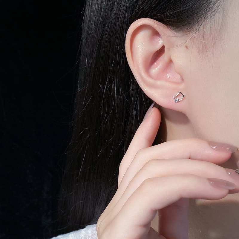 S999 Pure Silver Cat Earrings for Women, Cute, Sweet Girl Style, Nourishing Ear Holes, Exquisite and Small Earrings for Women. 4
