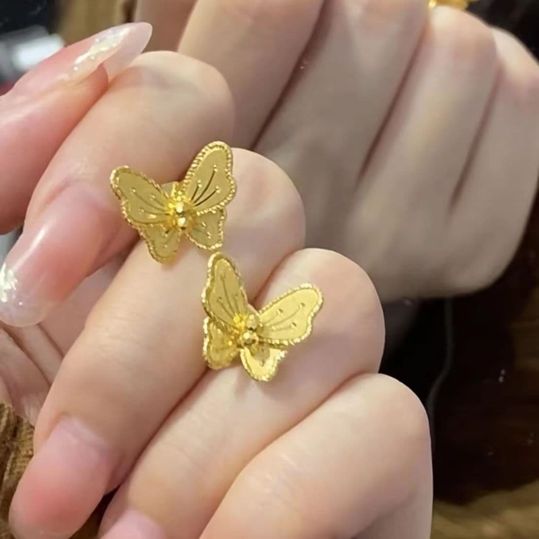 Niche design, classic brushed butterfly copper gold-plated stud earrings, exquisite and versatile, give your girlfriend a high-end gift 1
