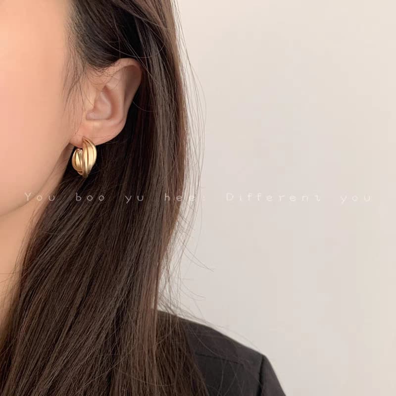 S925 silver needle European and American exaggerated plain hoop earrings for women with round faces and slimming earrings, fashionable and versatile earrings 9