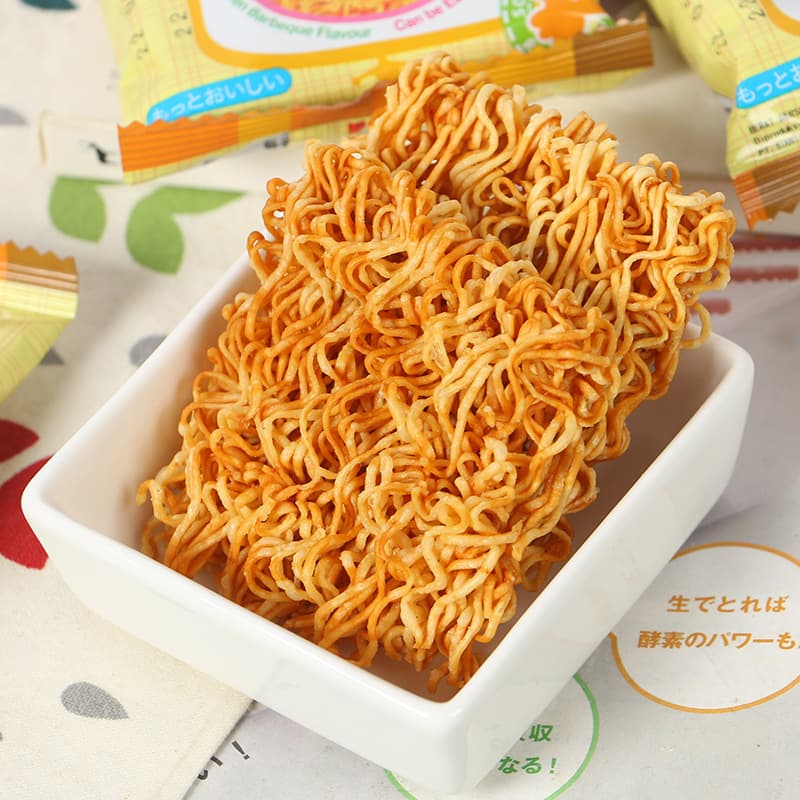 Indonesian imported snacks Gemez Enaak chicken barbecue chicken flavor crispy noodles snack noodles instant noodles 16g 4