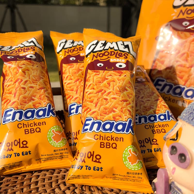 Indonesian imported snacks Gemez Enaak chicken barbecue chicken flavor crispy noodles snack noodles instant noodles 16g 10
