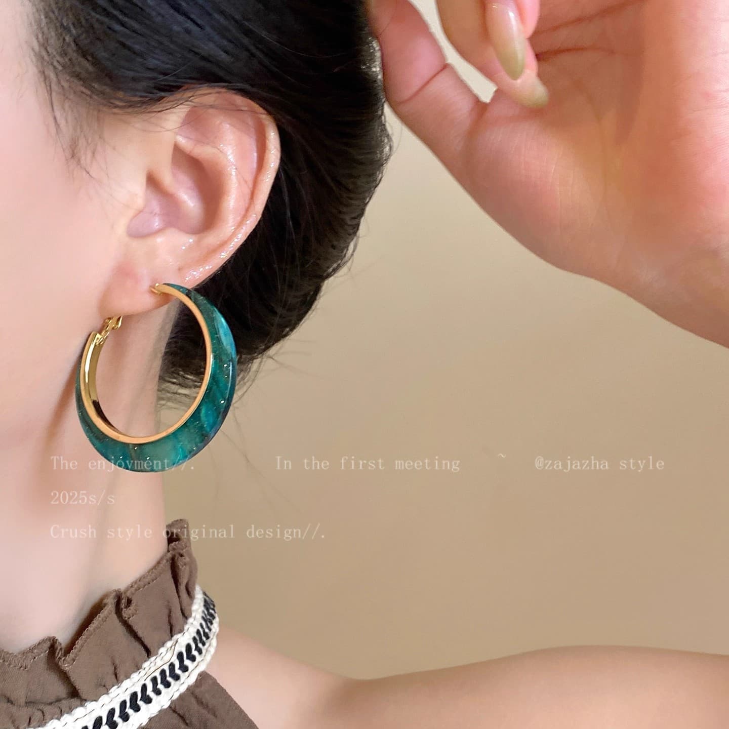 European and American exaggerated personality large hoop earrings for women, light luxury, high-end earrings, fashionable temperament, simple earrings and earrings 8