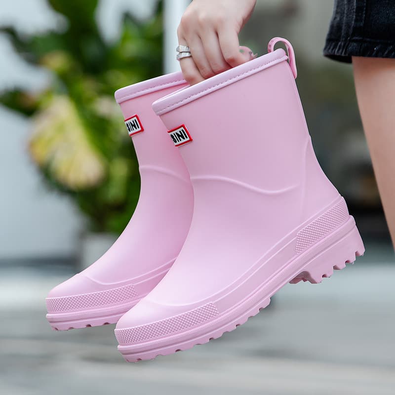 All-season adult rain boots, fashionable outdoor wear, women's mid-calf non-slip waterproof shoes, rain boots, overshoes, outdoor 2