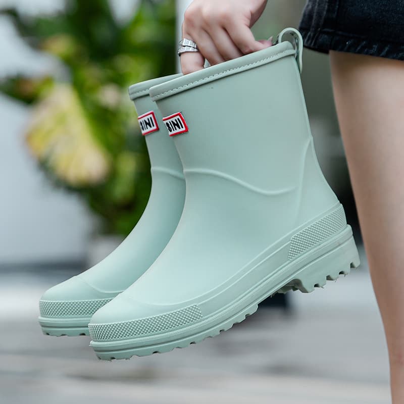 All-season adult rain boots, fashionable outdoor wear, women's mid-calf non-slip waterproof shoes, rain boots, overshoes, outdoor 3