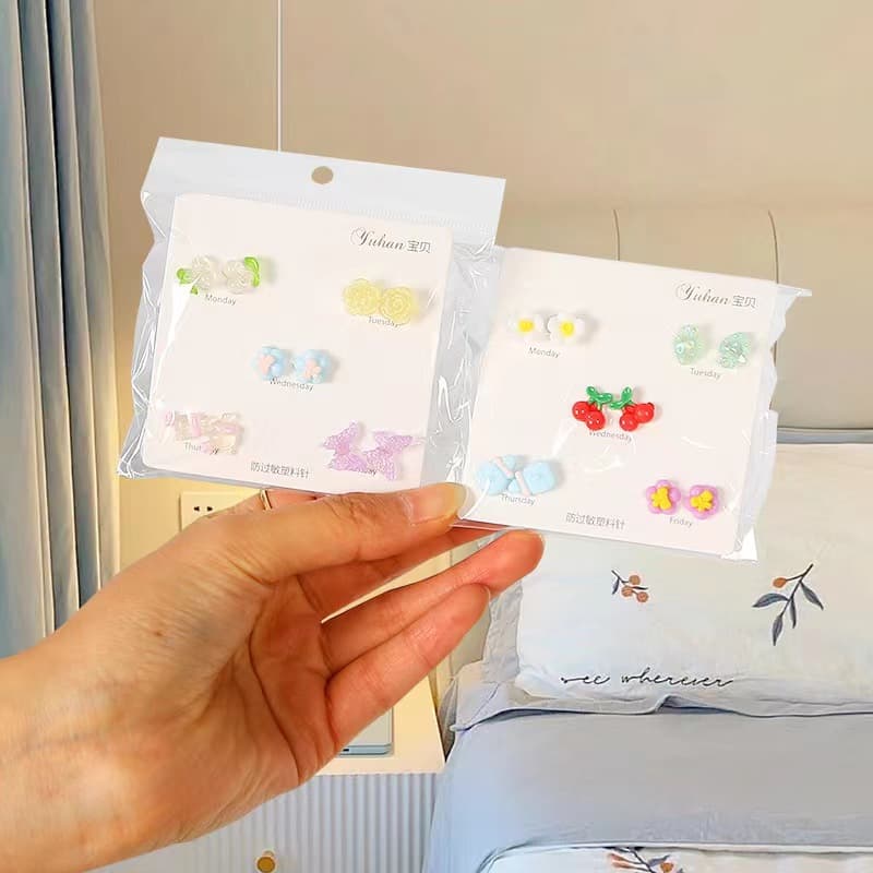 Set of seven pairs of earrings, small, cute and sweet earrings for female students, Korean style simple fashion earrings and earrings wholesale 9