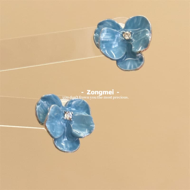 Mosquito coil disc ear clip without piercing blue flower earrings niche design high-end retro petal earrings light luxury 1
