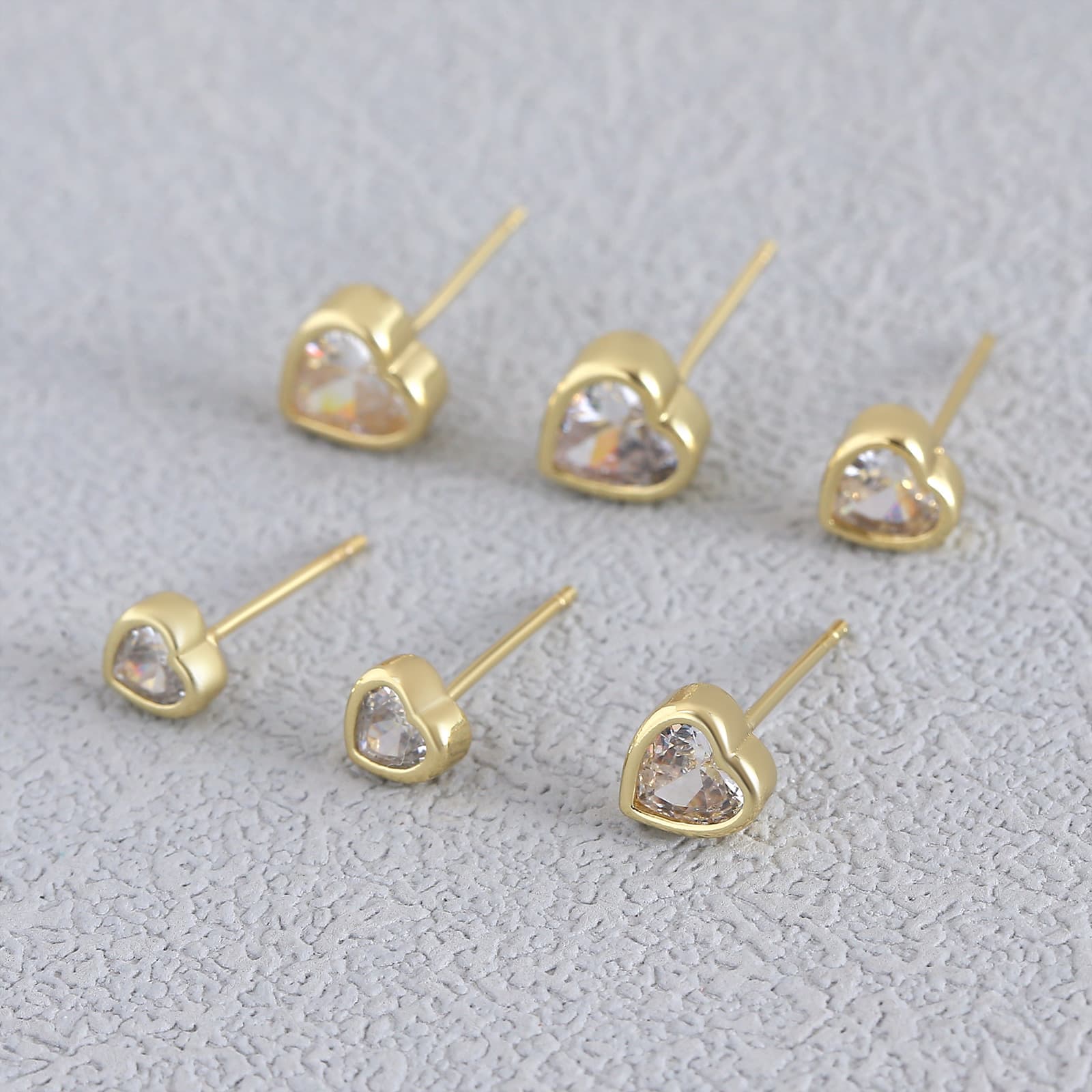 Exquisite heart-shaped love stud earrings, versatile earrings, gold-plated copper earrings with diamonds, color-preserving earrings, minimalist and cute ear bone studs 3
