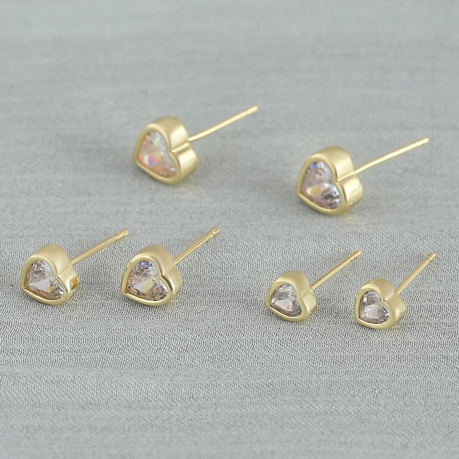 Exquisite heart-shaped love stud earrings, versatile earrings, gold-plated copper earrings with diamonds, color-preserving earrings, minimalist and cute ear bone studs 4