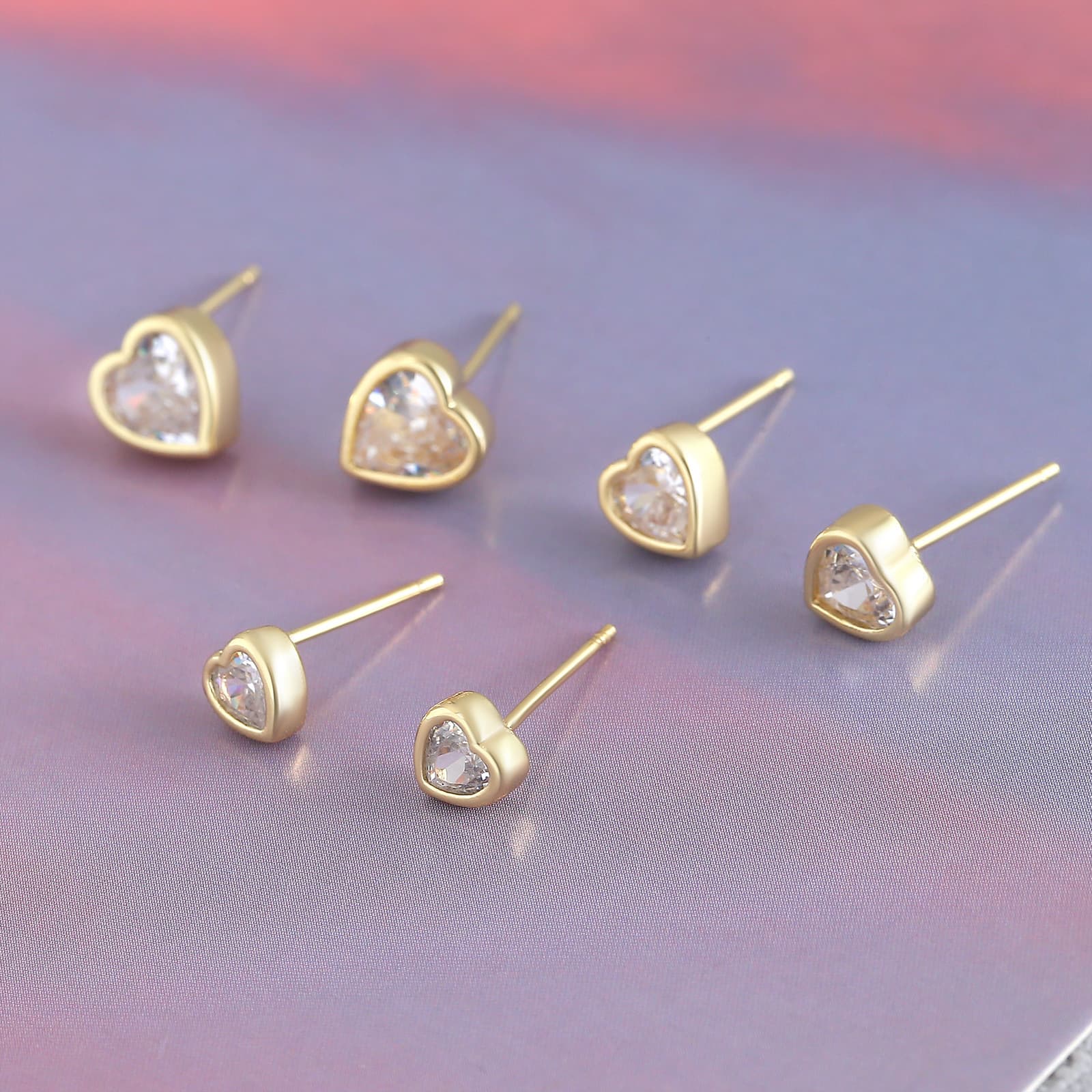 Exquisite heart-shaped love stud earrings, versatile earrings, gold-plated copper earrings with diamonds, color-preserving earrings, minimalist and cute ear bone studs 5