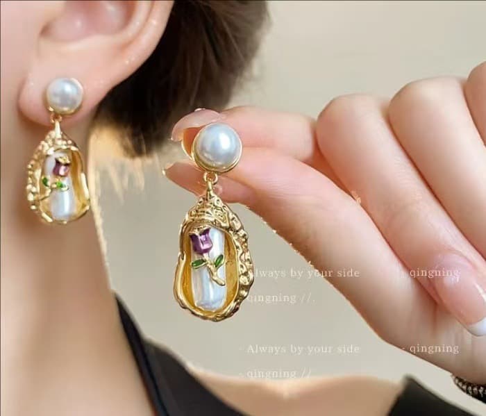 French retro green oil painting antique flower earrings light luxury palace style earrings baroque pearl earrings 7