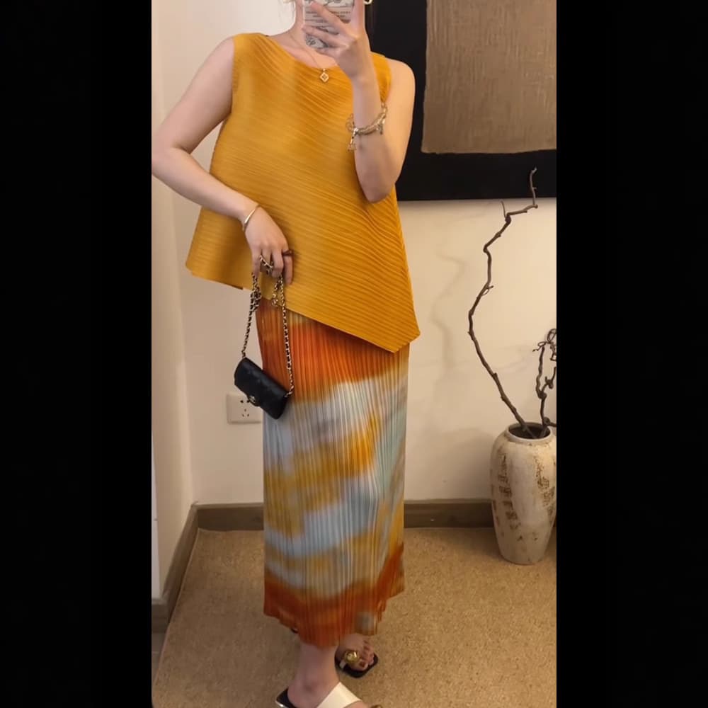 Miyake 2024 new summer suit, feminine, versatile solid color top, high-waisted fringed pleated skirt 3