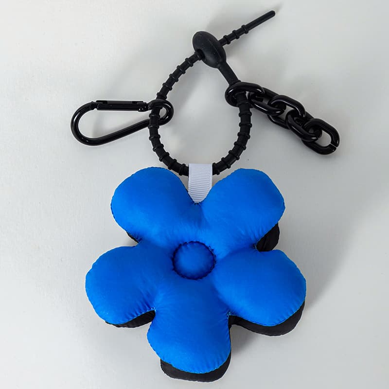 Fashion internet celebrity ins style bag pendant, cute flower two-color keychain pendant, personalized trendy car accessories 7
