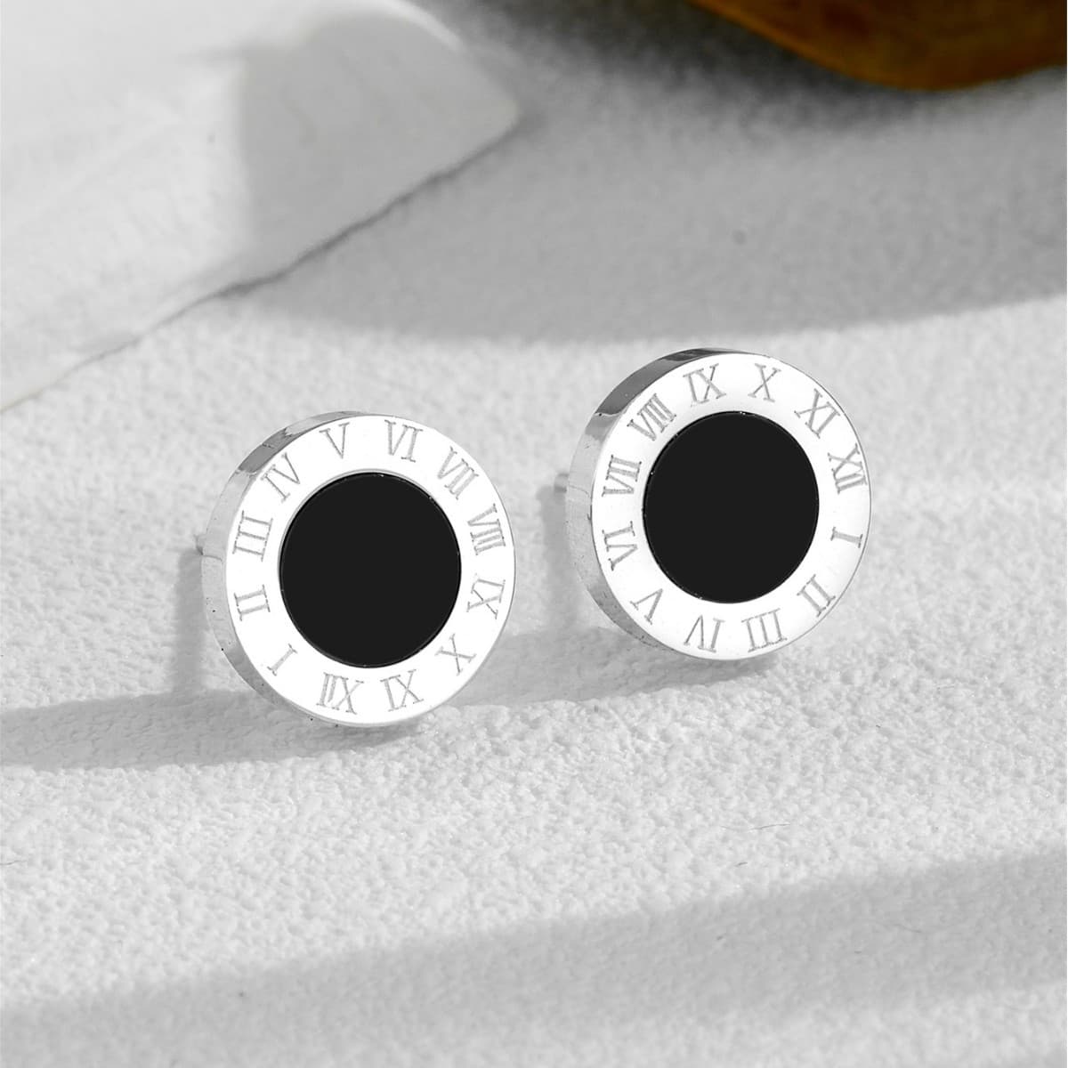 European and American new titanium steel non-fading earrings, fashionable and versatile ins style niche high-end female earrings wholesale 4