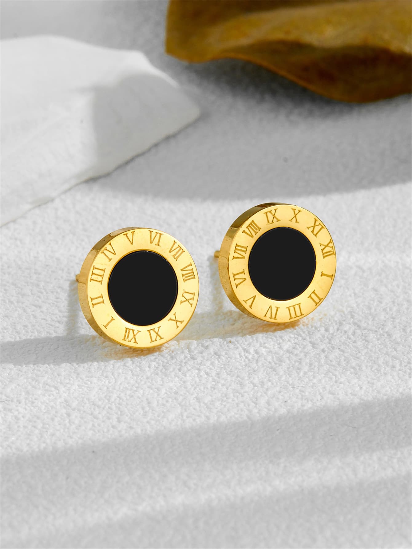 European and American new titanium steel non-fading earrings, fashionable and versatile ins style niche high-end female earrings wholesale 7