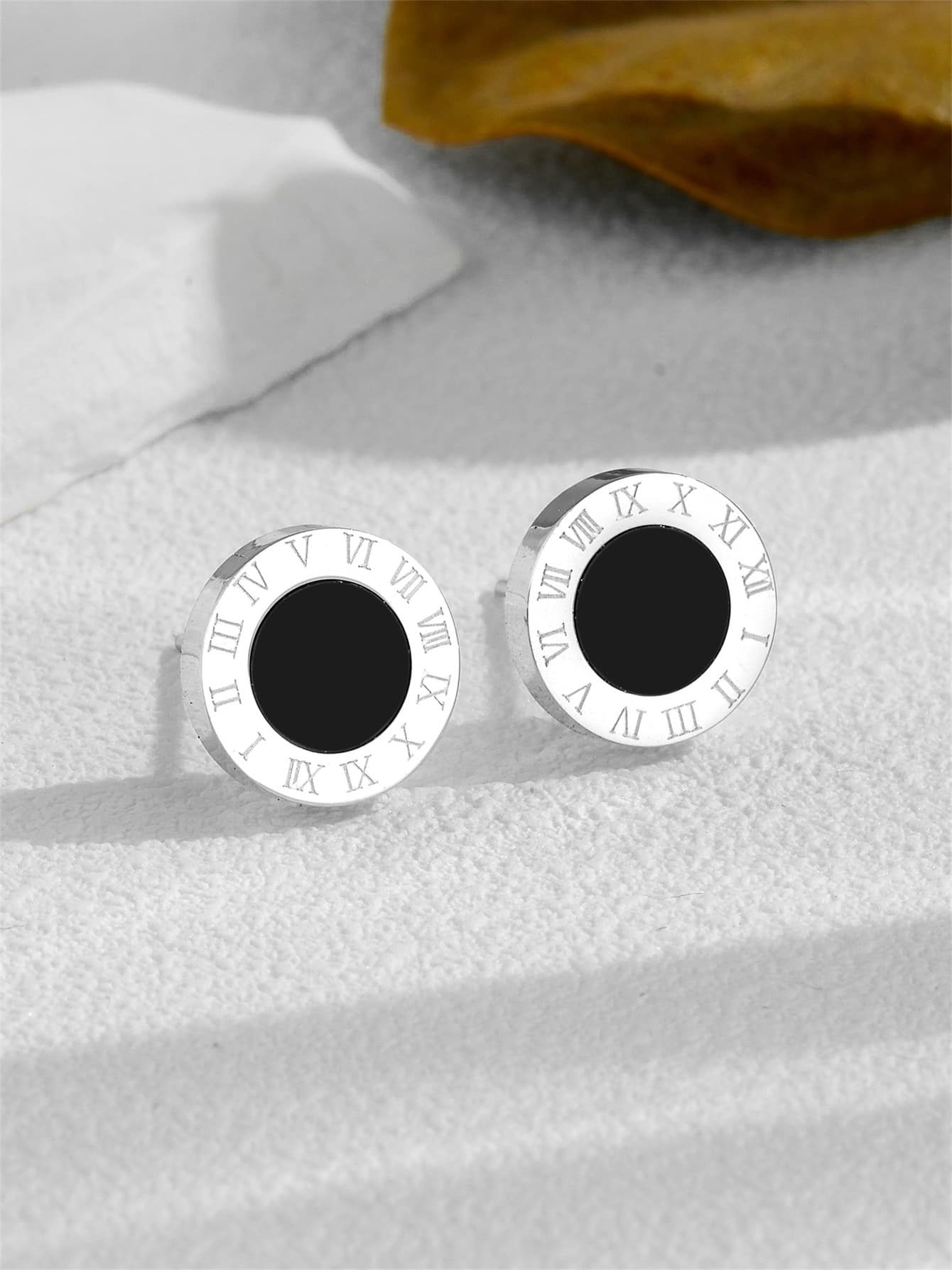 European and American new titanium steel non-fading earrings, fashionable and versatile ins style niche high-end female earrings wholesale 8