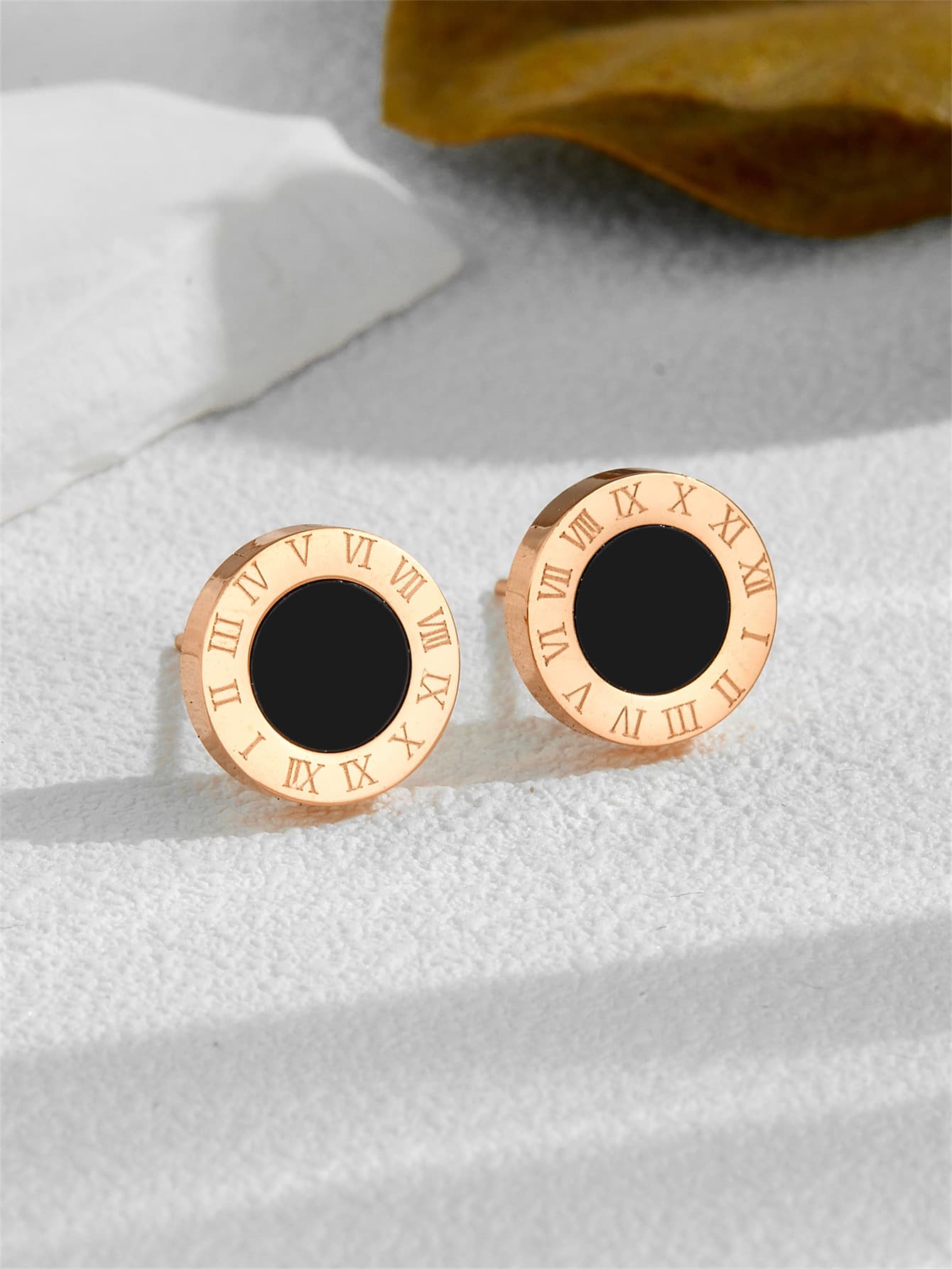 European and American new titanium steel non-fading earrings, fashionable and versatile ins style niche high-end female earrings wholesale 9