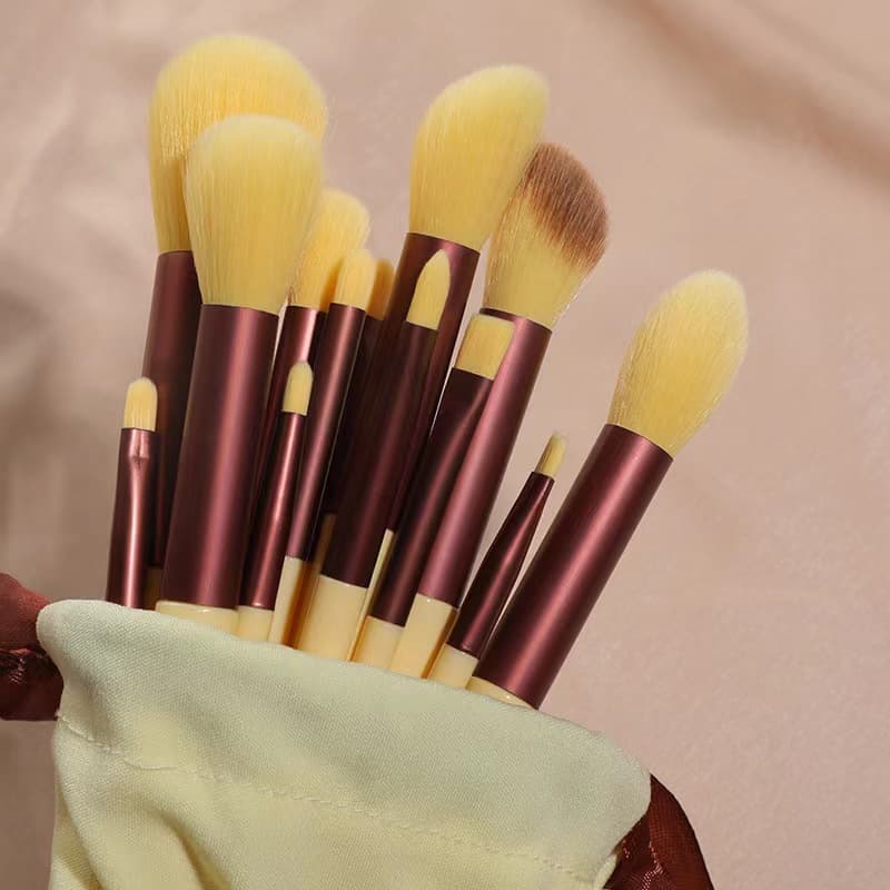 Cross-border set of 13 makeup brushes Ji Qing brown coffee color soft hair non-shedding brush set eye shadow loose powder 8