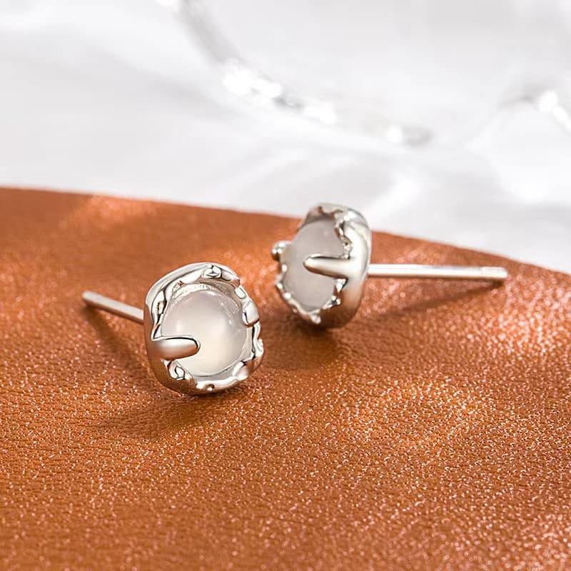 Small and exquisite white moonlight earrings, niche design, high-end cold style, simple temperament, elegant and playful earrings 3
