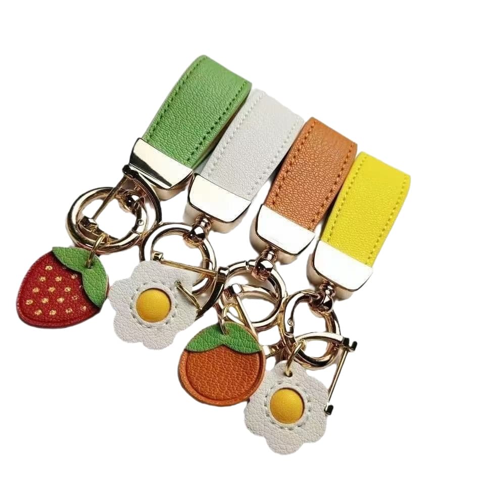 Fashionable women's keychain with fruit pendant, high-end zinc alloy keychain and horseshoe buckle 6