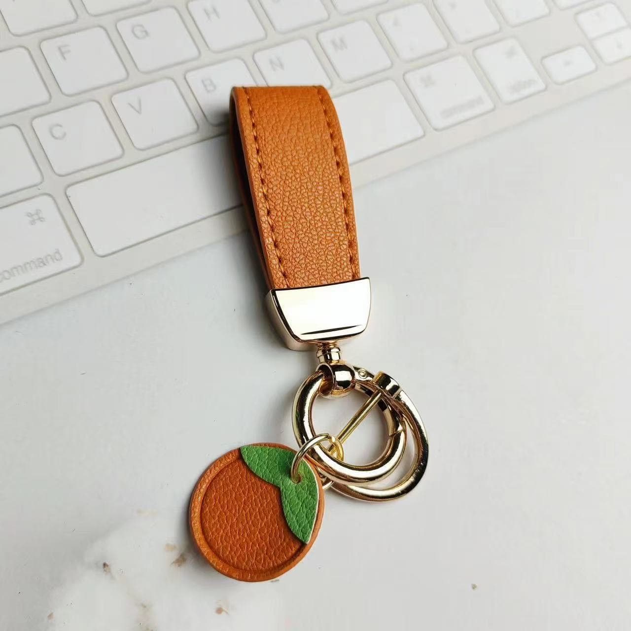 Fashionable women's keychain with fruit pendant, high-end zinc alloy keychain and horseshoe buckle 8
