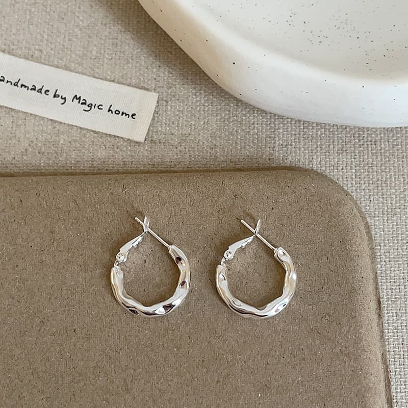 Cold style simple pleated metal earrings for women niche high-end personality fashion temperament versatile earrings and earrings 9