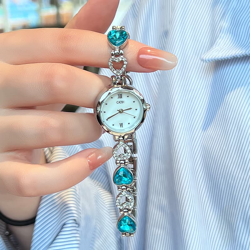 Goldie women's retro light luxury bracelet watch niche high-end heart-shaped rhinestone light luxury temperament quartz watch 5