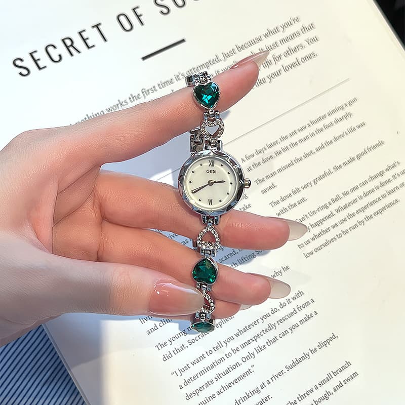 Goldie women's retro light luxury bracelet watch niche high-end heart-shaped rhinestone light luxury temperament quartz watch 1