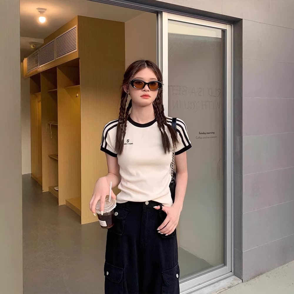 New striped right shoulder short-sleeved t-shirt for women summer design hot girl slim fit white t-shirt short top for women