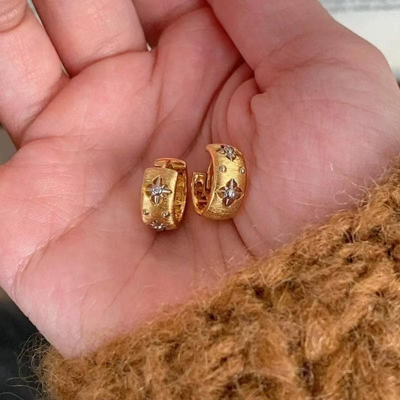 French retro brushed hollow eight-pointed star earrings for women, high-end texture, fashionable and versatile design, sparkling diamond light luxury earrings 3