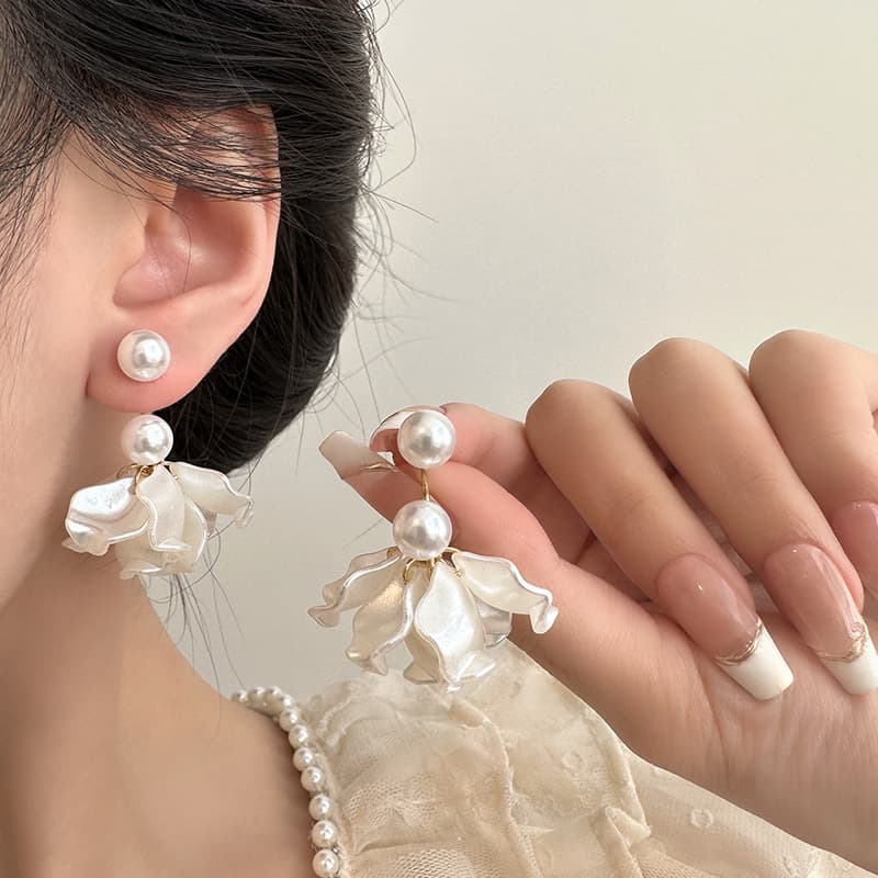 French light luxury style retro white petal pearl earrings niche design high-end fashion temperament versatile earrings 2