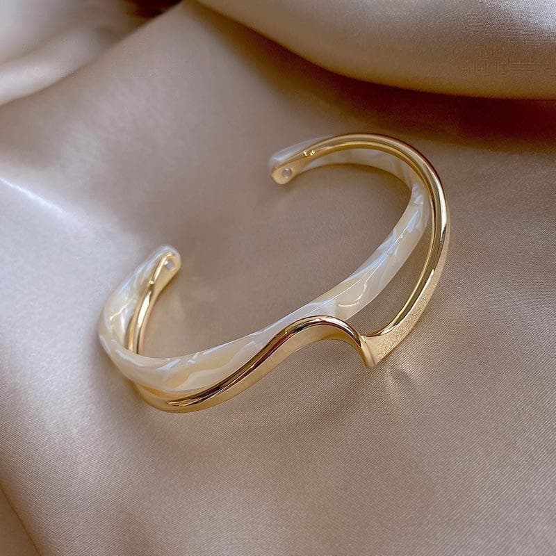 Environmentally friendly light luxury plate bracelet curved metal texture bracelet ins niche design Korean style fashion internet celebrity hand accessories 1