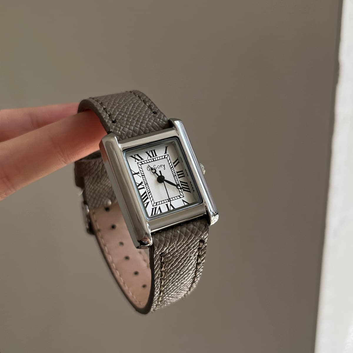 Unique retro classic design square belt watch women's minimalist high-end ins light luxury commuter quartz watch 2