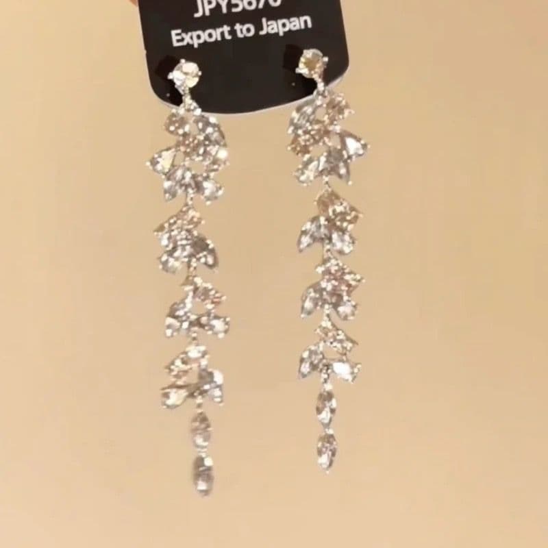 "Leng Yanliu Guang" Heavy Metal Petals Exaggerated Earrings and Earrings High-end Light Luxury Niche Exquisite Earrings for Women 8