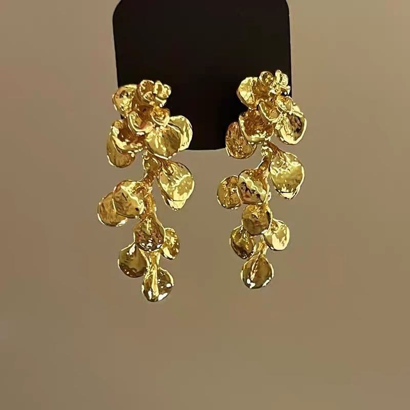 "Leng Yanliu Guang" Heavy Metal Petals Exaggerated Earrings and Earrings High-end Light Luxury Niche Exquisite Earrings for Women 9