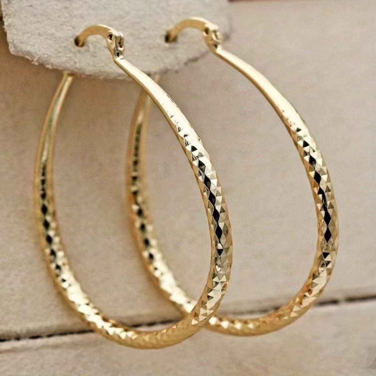 Fenggang Hot Selling Exaggerated Water Drop Glossy Women's Earrings Simple, Fashionable and Versatile Temperament Hoop Earrings Polka Dot Design 3