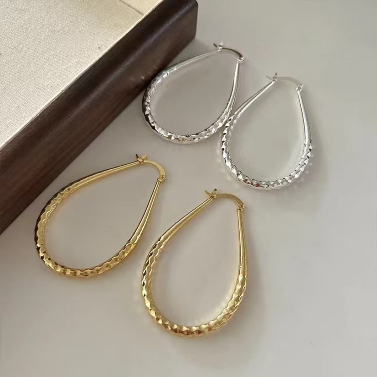 Fenggang Hot Selling Exaggerated Water Drop Glossy Women's Earrings Simple, Fashionable and Versatile Temperament Hoop Earrings Polka Dot Design 4