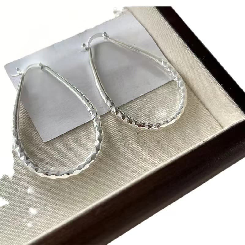 Fenggang Hot Selling Exaggerated Water Drop Glossy Women's Earrings Simple, Fashionable and Versatile Temperament Hoop Earrings Polka Dot Design 5
