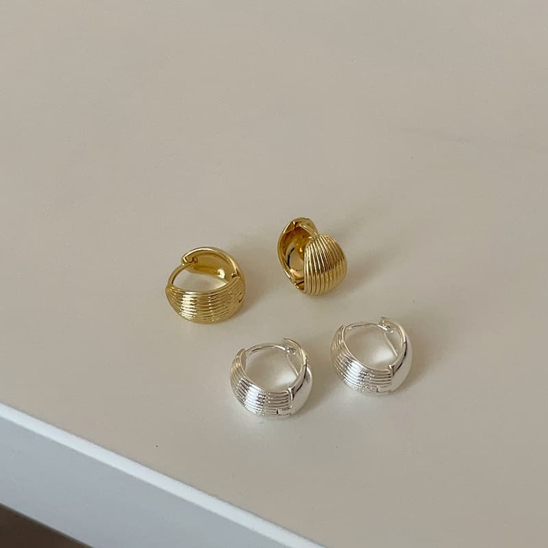 Cross-border retro high-end shell pattern plain hoop earrings INS fashion niche design earrings 2025 wholesale
